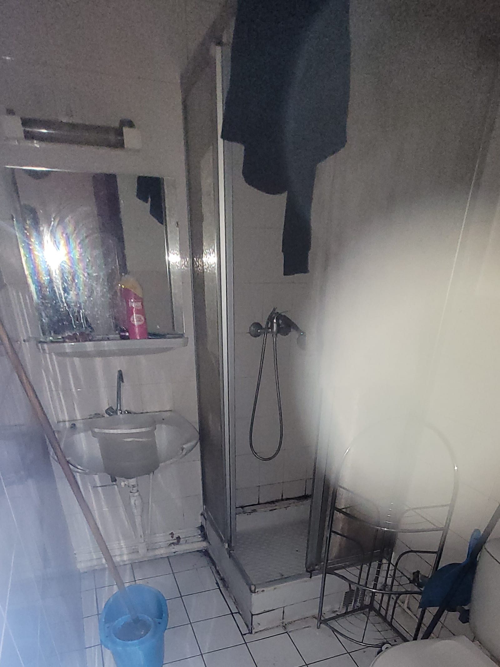 Salle d’eau insalubre avant travaux